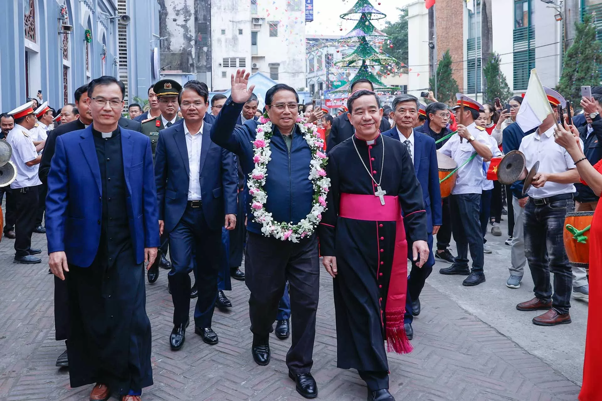 Thủ tướng Phạm Minh Chính thăm và chúc mừng Giáng sinh tại Giáo xứ Lào Cai Thủ tướng Phạm Minh Chính thăm và chúc mừng Giáng sinh tại Giáo xứ Lào Cai