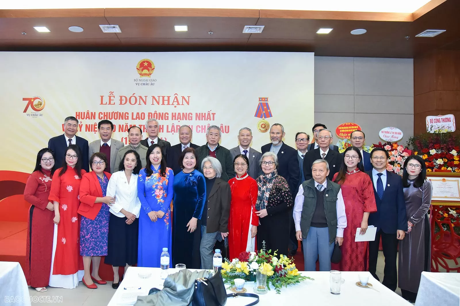 Vụ châu Âu, Bộ Ngoại giao đón nhận Huân chương Lao động hạng Nhất dịp kỷ niệm 70 năm thành lập Vụ Châu Âu, Bộ Ngoại giao đón nhận Huân chương Lao động hạng Nhất dịp kỷ niệm 70 năm thành lập
