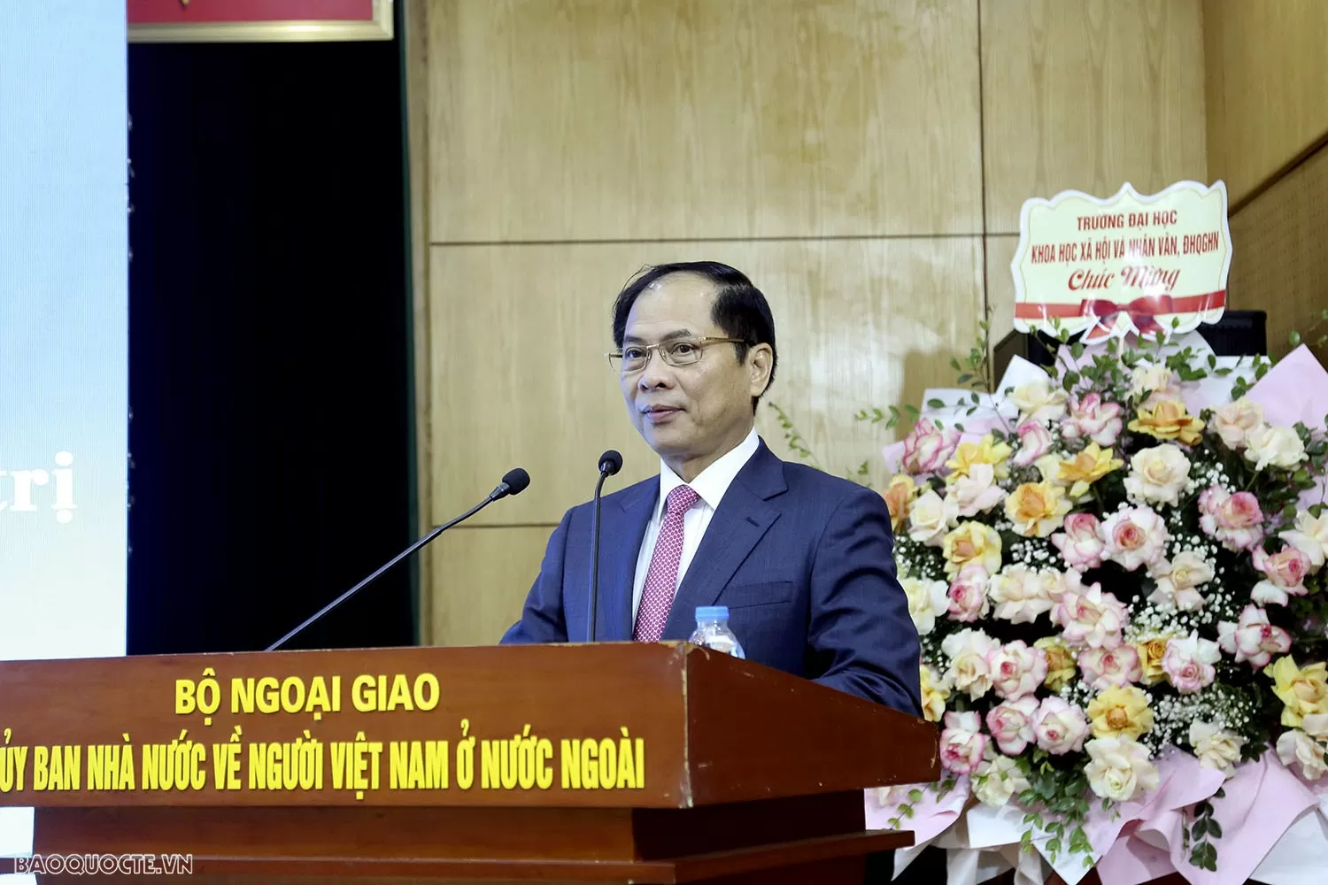 Hội thảo kỷ niệm 65 năm kết nối kiều bào với đất nước và 20 năm triển khai Nghị quyết 36-NQ/TW về công tác Người Việt Nam ở nước ngoài (NVNONN) Ủy ban Nhà nước về người Việt Nam ở nước ngoài đón nhận Huân chương Lao động hạng Nhất