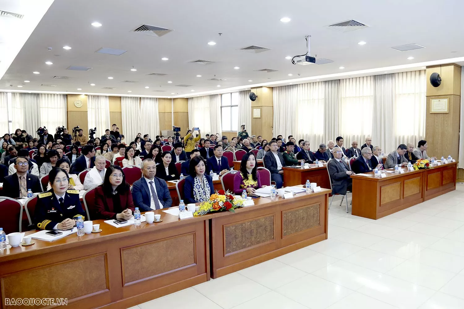 Hội thảo kỷ niệm 65 năm kết nối kiều bào với đất nước và 20 năm triển khai Nghị quyết 36-NQ/TW về công tác Người Việt Nam ở nước ngoài (NVNONN) Ủy ban Nhà nước về người Việt Nam ở nước ngoài đón nhận Huân chương Lao động hạng Nhất