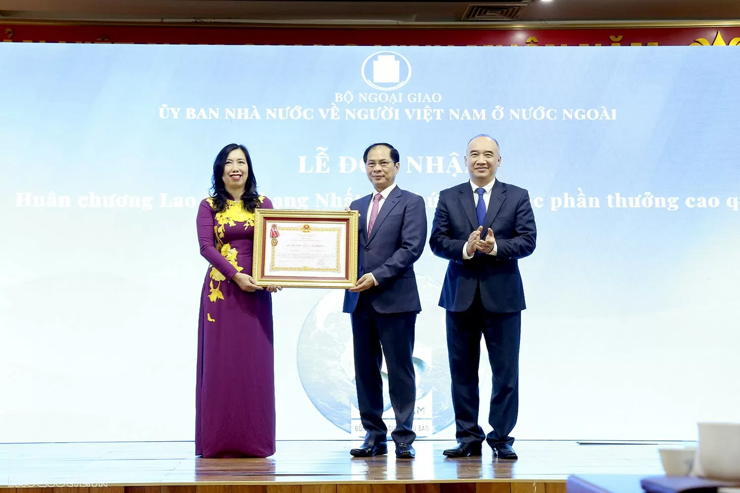 Hội thảo kỷ niệm 65 năm kết nối kiều bào với đất nước và 20 năm triển khai Nghị quyết 36-NQ/TW về công tác Người Việt Nam ở nước ngoài (NVNONN) Ủy ban Nhà nước về người Việt Nam ở nước ngoài đón nhận Huân chương Lao động hạng Nhất