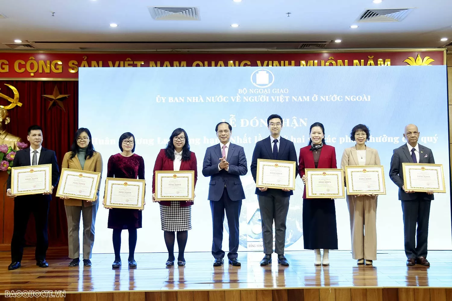 Hội thảo kỷ niệm 65 năm kết nối kiều bào với đất nước và 20 năm triển khai Nghị quyết 36-NQ/TW về công tác Người Việt Nam ở nước ngoài (NVNONN) Ủy ban Nhà nước về người Việt Nam ở nước ngoài đón nhận Huân chương Lao động hạng Nhất