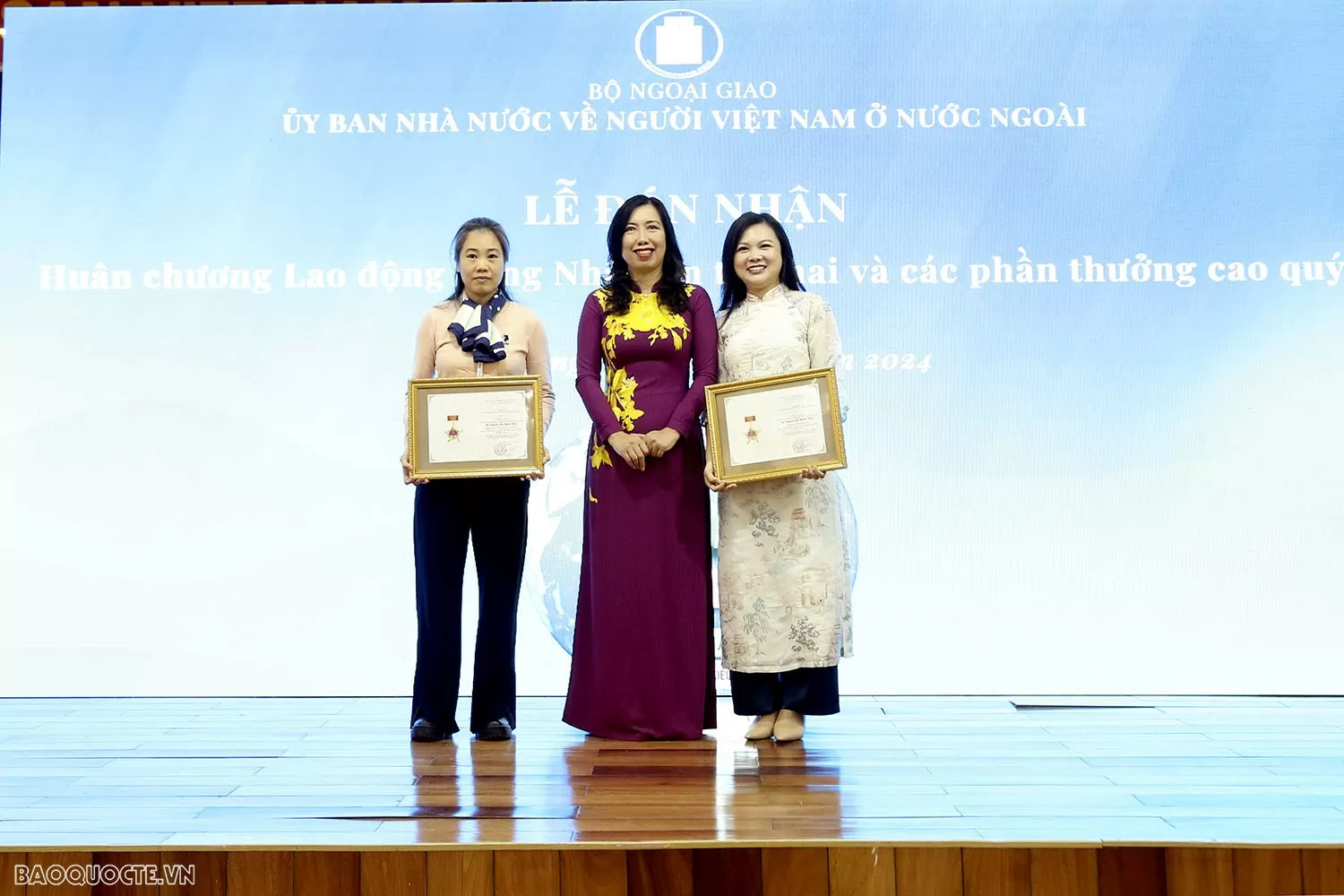 Hội thảo kỷ niệm 65 năm kết nối kiều bào với đất nước và 20 năm triển khai Nghị quyết 36-NQ/TW về công tác Người Việt Nam ở nước ngoài (NVNONN) Ủy ban Nhà nước về người Việt Nam ở nước ngoài đón nhận Huân chương Lao động hạng Nhất