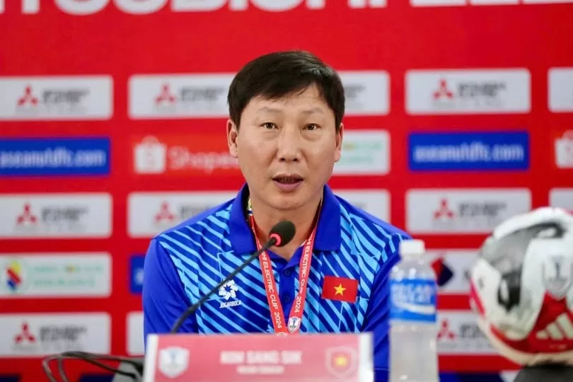 HLV Kim Sang Sik nâng cao mục tiêu của đội tuyển Việt Nam ở ASEAN Cup 2024 HLV Kim Sang Sik nâng cao mục tiêu của đội tuyển Việt Nam ở ASEAN Cup 2024