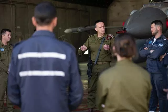 Tổng tham mưu trưởng Lực lượng Phòng vệ Israel Herzi Halevi phát biểu tại Căn cứ Không quân Ramon ở miền nam Israel ngày 29.10 Ảnh: IDF Tổng tham mưu trưởng Lực lượng Phòng vệ Israel Herzi Halevi phát biểu tại Căn cứ Không quân Ramon ở miền nam Israel ngày 29.10 Ảnh: IDF