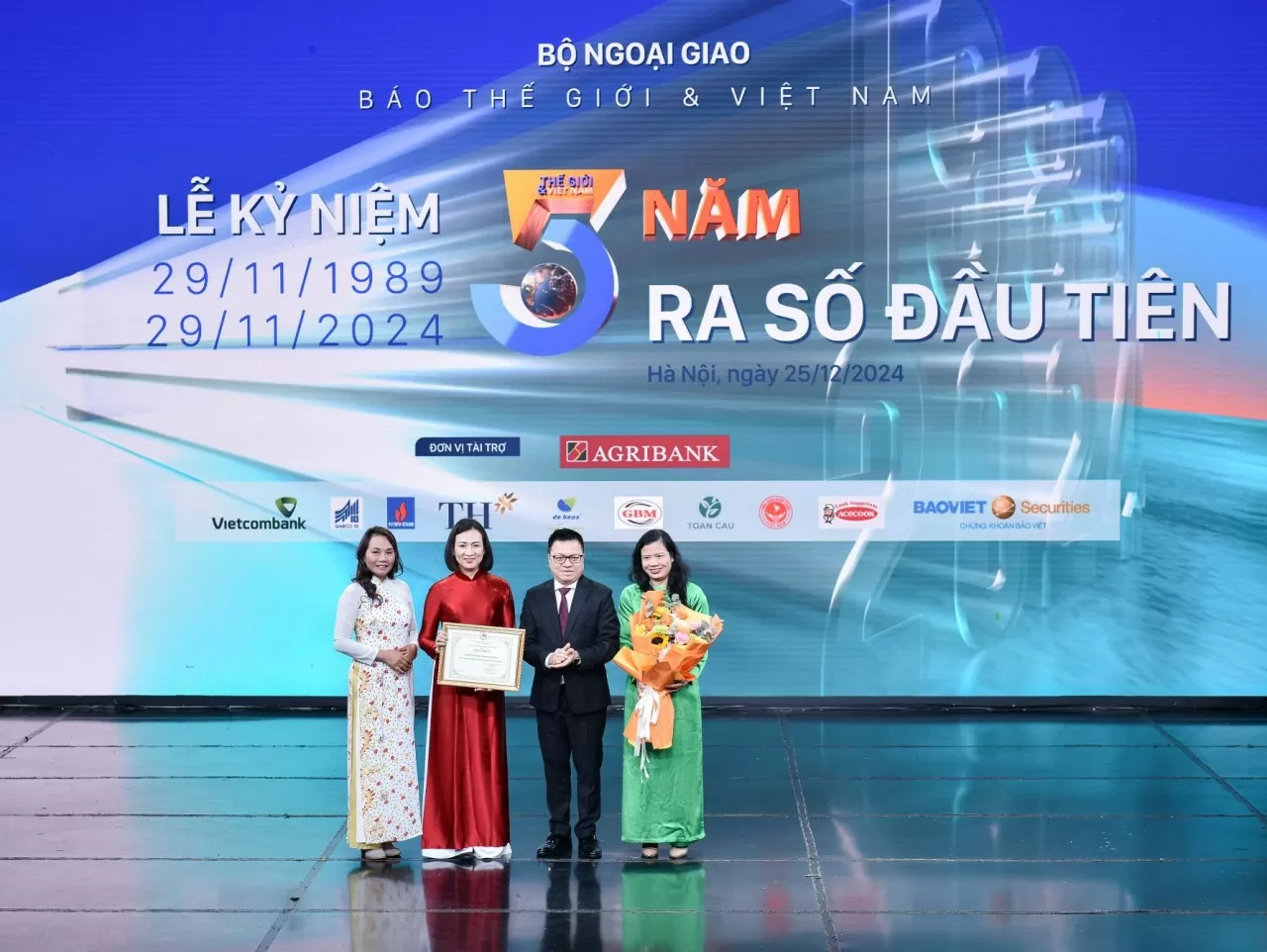 35 năm Báo Thế giới và Việt Nam: Dấu ấn và khát vọng vươn xa 35 năm Báo Thế giới và Việt Nam: Dấu ấn và khát vọng vươn xa