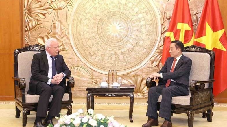 Trưởng ban Đối ngoại Trung ương Lê Hoài Trung tiếp Đặc phái viên, Cố vấn Tổng thống Palestine