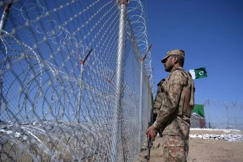 Afghanistan hứng chịu đòn không kích, Taliban tuyên bố trả đũa Afghanistan hứng chịu đòn không kích, Taliban tuyên bố trả đũa