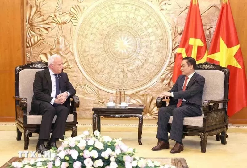 Trưởng ban Đối ngoại Trung ương Lê Hoài Trung tiếp Đặc phái viên, Cố vấn Tổng thống Palestine Trưởng ban Đối ngoại Trung ương Lê Hoài Trung tiếp Đặc phái viên, Cố vấn Tổng thống Palestine