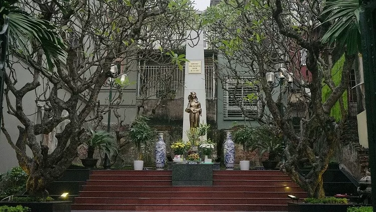 Những em bé Khâm Thiên và tình người trên vùng đất cháy Những em bé Khâm Thiên và tình người trên vùng đất cháy