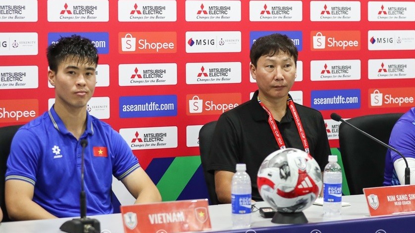 hlv kim sang sik tiec ban thang hut het loi khen thu mon dinh trieu