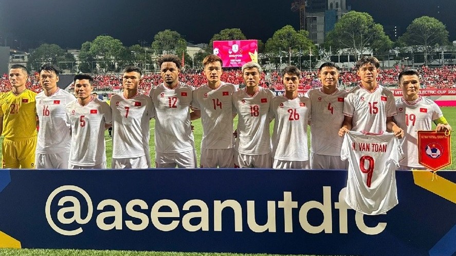 doi tuyen viet nam mat trung ve so 1 o ban ket luot ve asean cup 2024