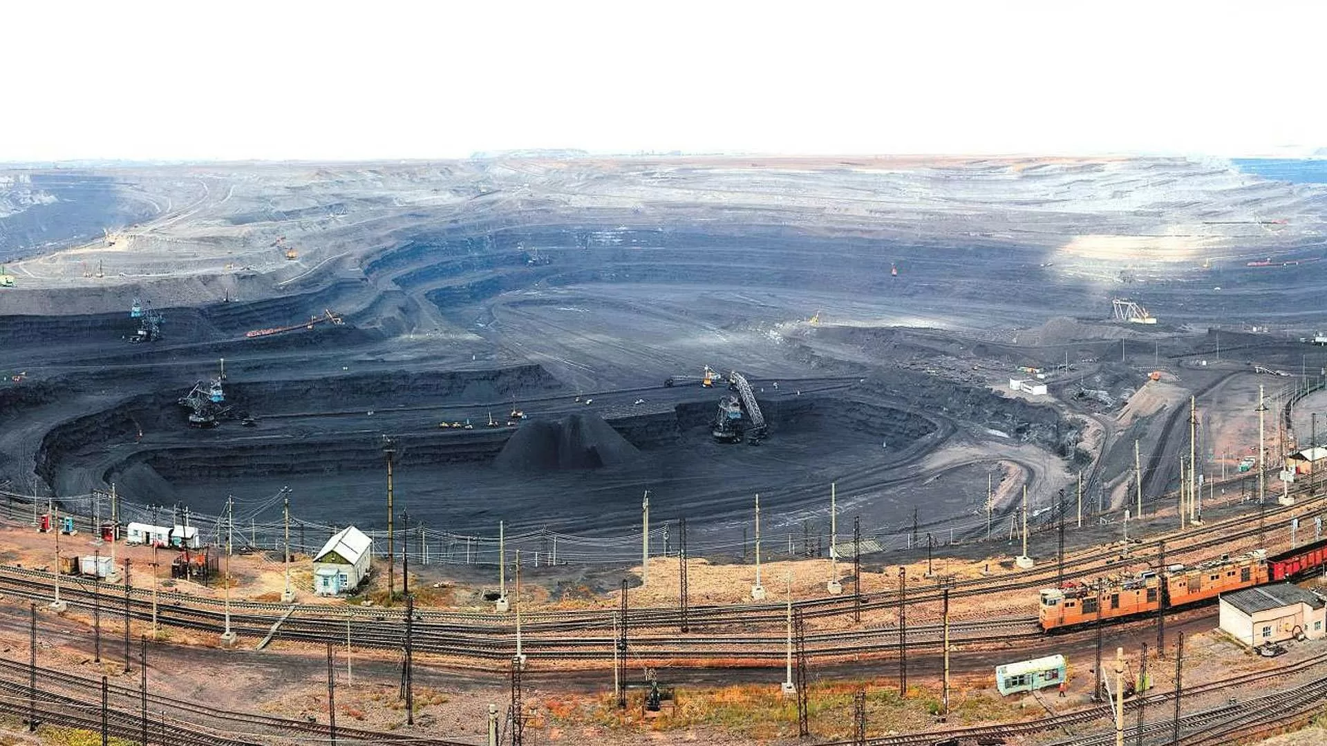 Chiến lược mới về công nghiệp hóa của Kazakhstan trong kỷ nguyên thách thức toàn cầu Chiến lược mới về công nghiệp hóa của Kazakhstan trong kỷ nguyên thách thức toàn cầu