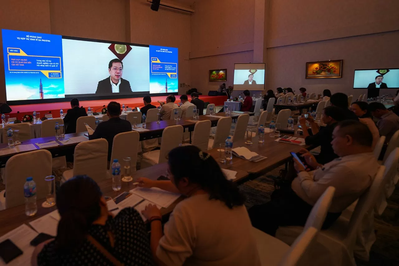 Đại sứ Hà Hoàng Hải phát biểu trực tuyến tại hội thảo Nhiều cơ hội cho các doanh nghiệp vừa và nhỏ Việt Nam thâm nhập thị trường châu Âu