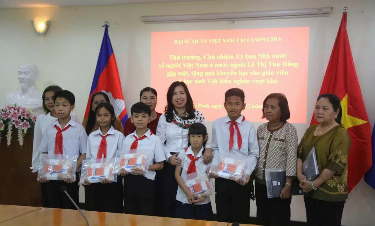 Thứ trưởng Lê Thị Thu Hằng làm việc tại Campuchia, thăm hỏi cộng đồng người gốc Việt Thứ trưởng Lê Thị Thu Hằng làm việc tại Campuchia, thăm hỏi cộng đồng người gốc Việt