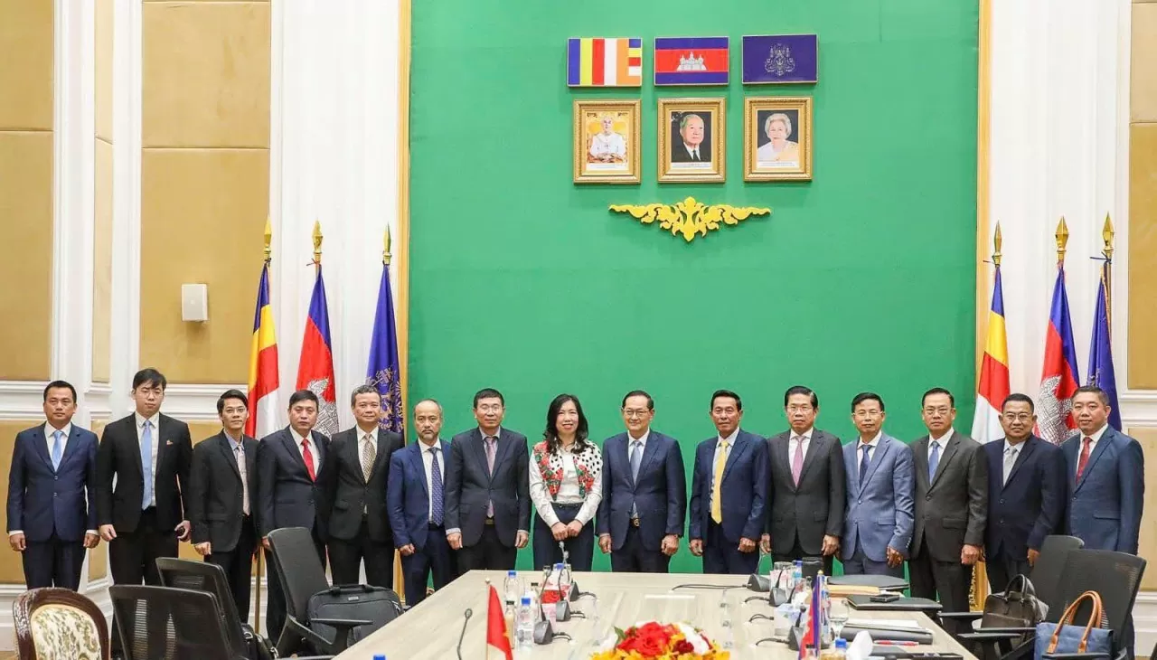 Thứ trưởng Lê Thị Thu Hằng làm việc tại Campuchia, thăm hỏi cộng đồng người gốc Việt Thứ trưởng Lê Thị Thu Hằng làm việc tại Campuchia, thăm hỏi cộng đồng người gốc Việt