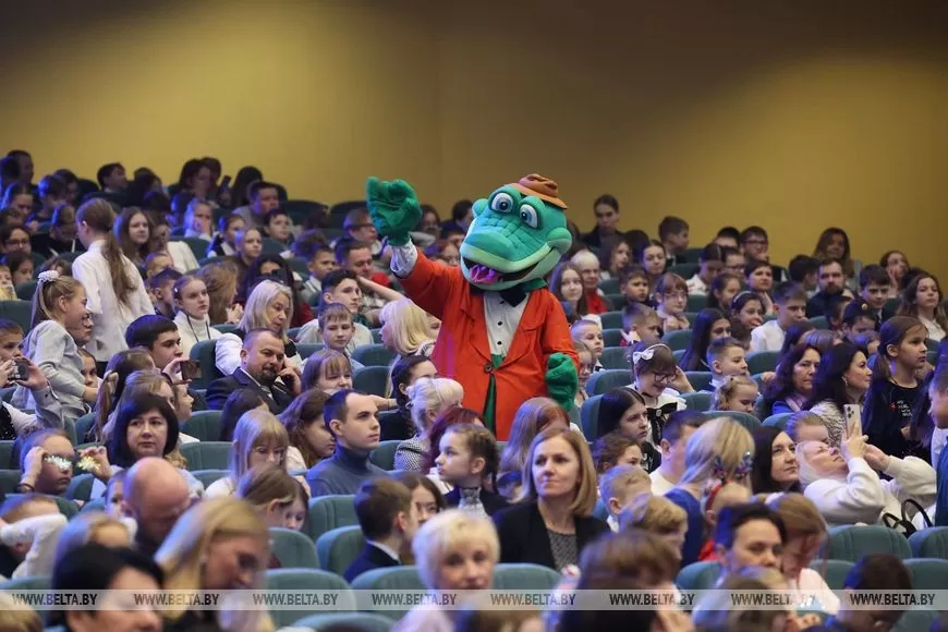 Tổng thống Belarus tham dự sự kiện dành cho trẻ em nhân dịp Năm mới. (Nguồn: BelTA)) Tổng thống Belarus tham dự sự kiện dành cho trẻ em nhân dịp Năm mới. (Nguồn: BelTA))