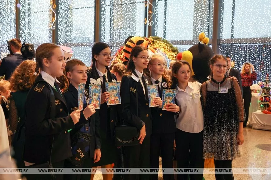 Tổng thống Belarus tham dự sự kiện dành cho trẻ em nhân dịp Năm mới. (Nguồn: BelTA)) Tổng thống Belarus tham dự sự kiện dành cho trẻ em nhân dịp Năm mới. (Nguồn: BelTA))