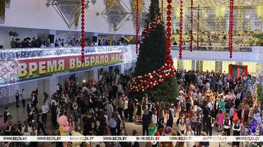 Tổng thống Belarus tham dự sự kiện dành cho trẻ em nhân dịp Năm mới. (Nguồn: BelTA)) Tổng thống Belarus tham dự sự kiện dành cho trẻ em nhân dịp Năm mới. (Nguồn: BelTA))
