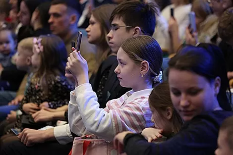 Tổng thống Belarus tham dự sự kiện dành cho trẻ em nhân dịp Năm mới. (Nguồn: BelTA)) Tổng thống Belarus tham dự sự kiện dành cho trẻ em nhân dịp Năm mới. (Nguồn: BelTA))