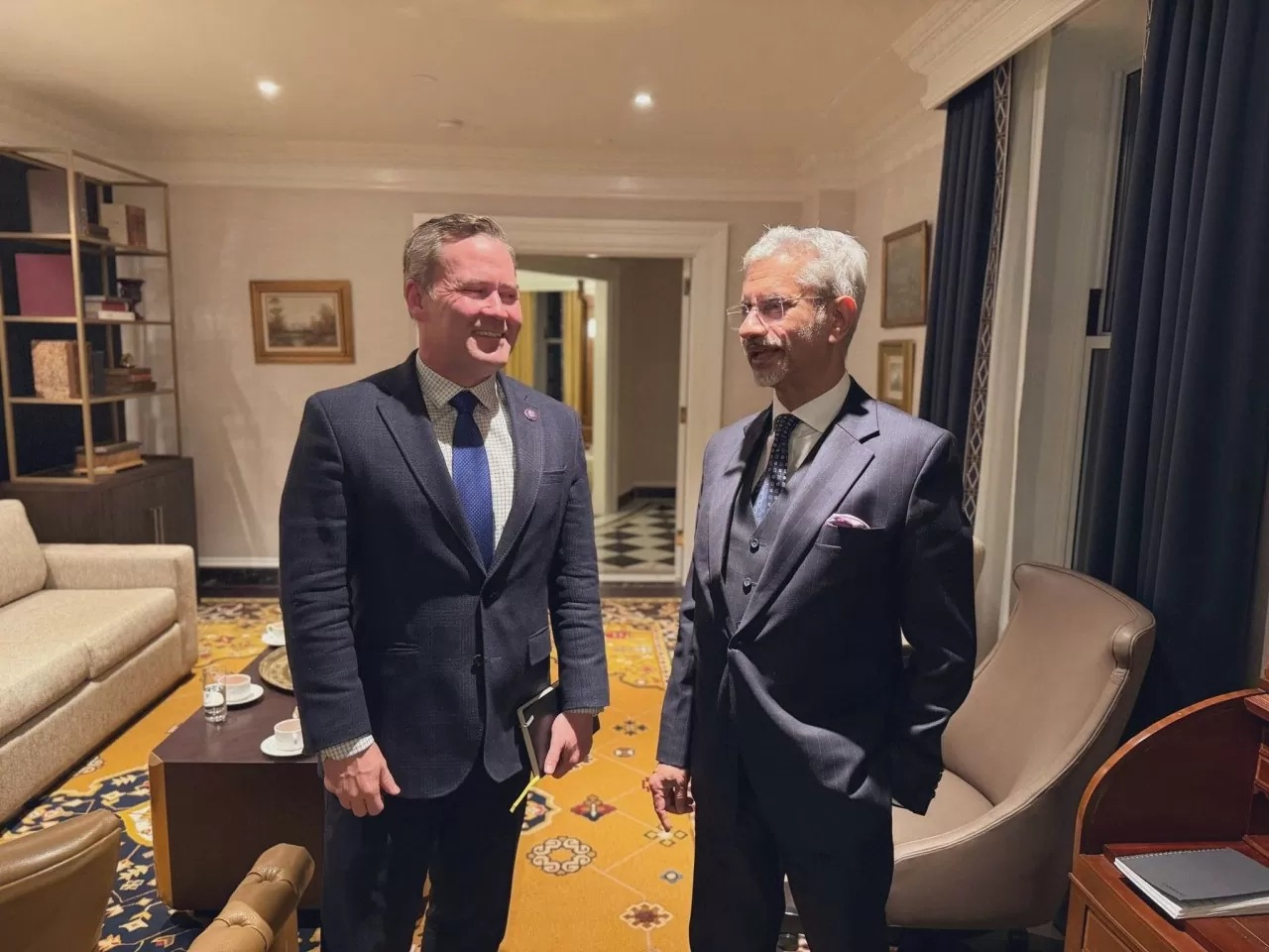 Ngoại trưởng Ấn Độ S Jaishankar đã gặp Cố vấn an ninh quốc gia (NSA) tiếp theo của Mỹ, ông Michael Walts tại Washington D.C ngày 27/12/2024. (Nguồn: X) Ngoại trưởng Ấn Độ S Jaishankar đã gặp Cố vấn an ninh quốc gia (NSA) tiếp theo của Mỹ, ông Michael Walts tại Washington D.C ngày 27/12/2024. (Nguồn: X)