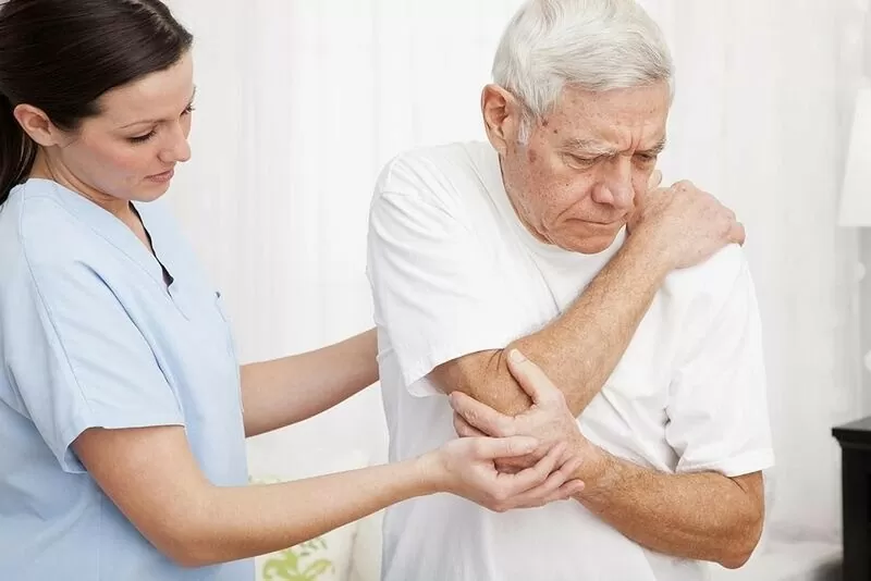 Cách làm dịu cơn đau khớp vào mùa Đông Cách làm dịu cơn đau khớp vào mùa Đông