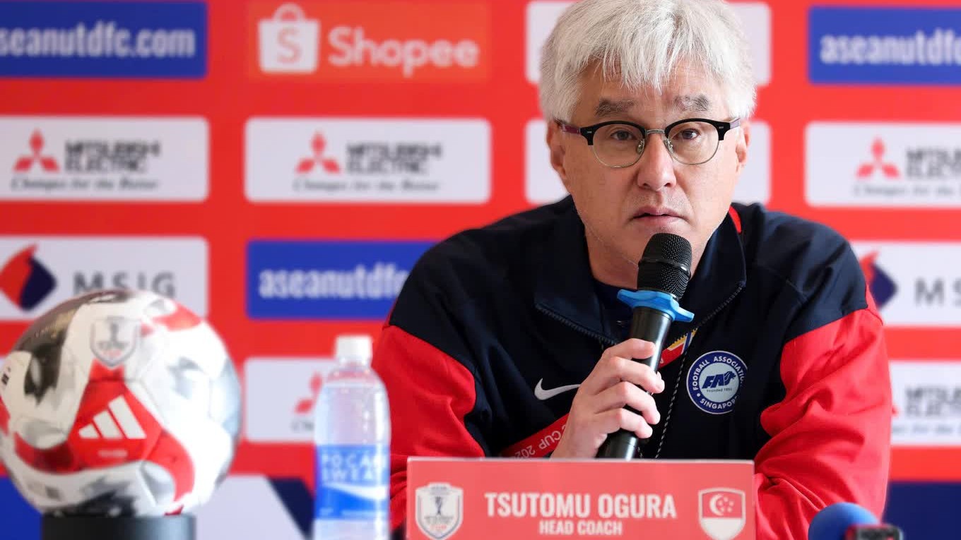 truoc gio g gap doi tuyen viet nam hlv singapore bay to de dat nhac den tien dao xuan son