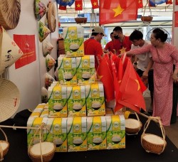 Kim ngạch thương mại Việt Nam-Singapore đạt kỷ lục mới