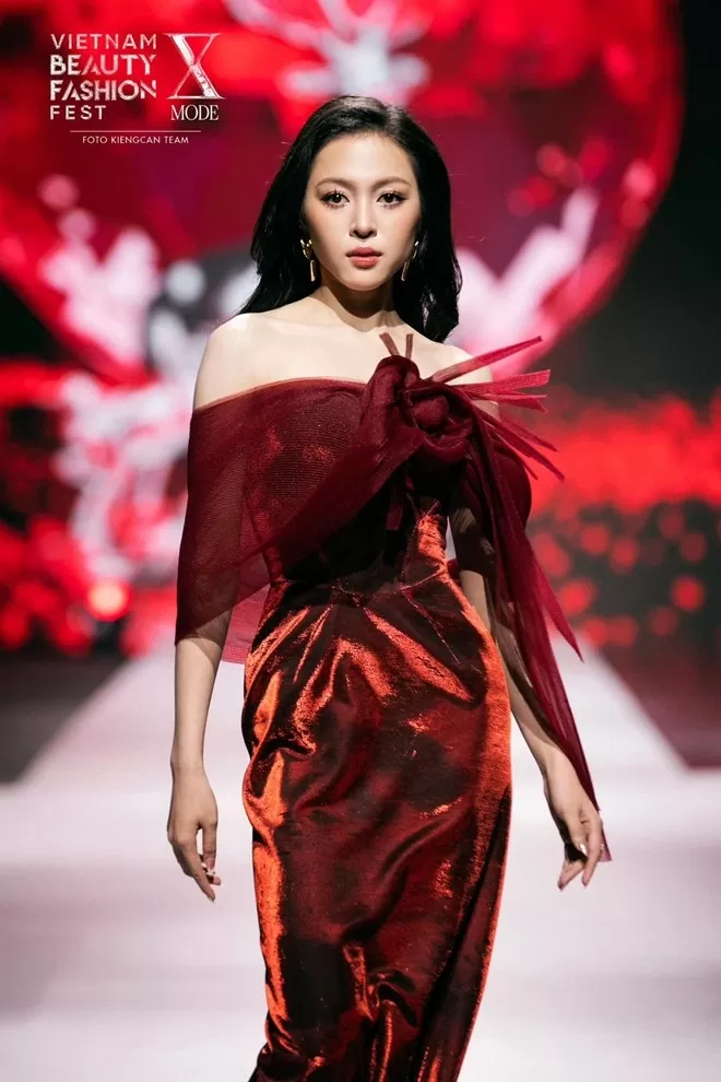 Ngắm nhan sắc đời thường của Hoa hậu Kiều Duy Ngắm nhan sắc đời thường của Hoa hậu Kiều Duy