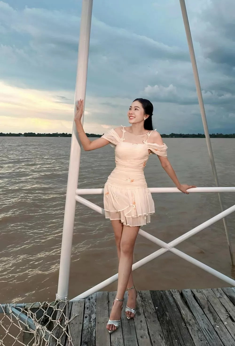 Ngắm nhan sắc đời thường của Hoa hậu Kiều Duy Ngắm nhan sắc đời thường của Hoa hậu Kiều Duy