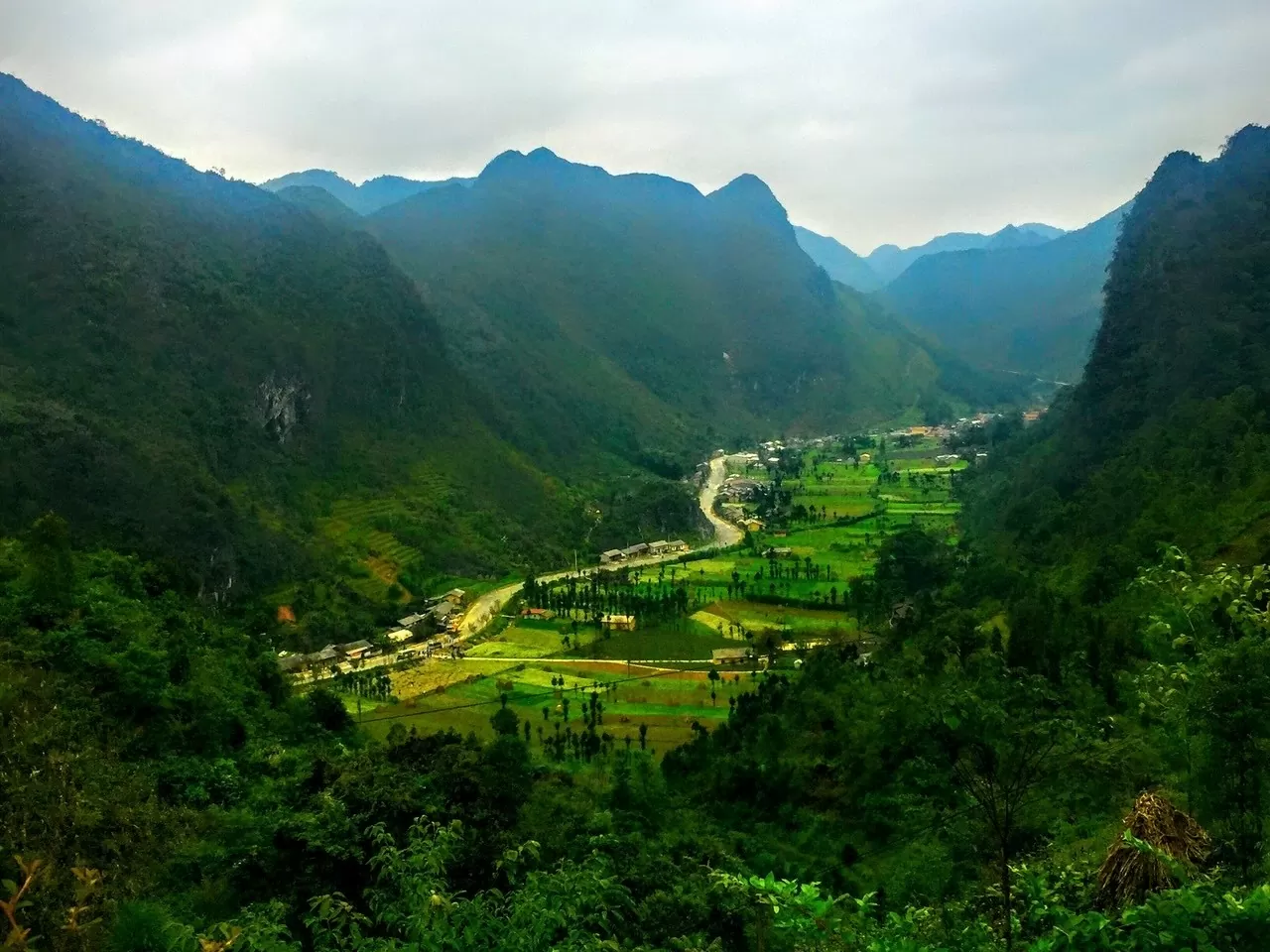 Thung lũng Sủng Là: 'Ốc đảo' yên bình trên cao nguyên đá Hà Giang Thung lũng Sủng Là: 'Ốc đảo' yên bình trên cao nguyên đá Hà Giang