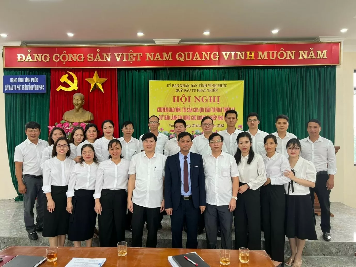 Tập thể cán bộ, nhân viên Quỹ Đầu tư phát triển tỉnh Vĩnh Phúc tham dự Hội nghị. Tập thể cán bộ, nhân viên Quỹ Đầu tư phát triển tỉnh Vĩnh Phúc tham dự Hội nghị.