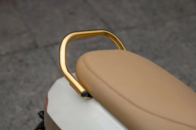 Cận cảnh xe tay ga điện dát vàng Ola S1 Pro Sona Edition vừa ra mắt Cận cảnh xe tay ga điện dát vàng Ola S1 Pro Sona Edition vừa ra mắt