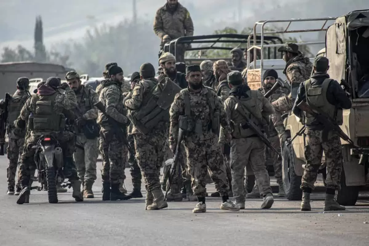 Syria: Đối thủ của Nga được hồi đáp lòng thành, chính quyền lâm thời đưa người nước ngoài vào quân đội, chuẩn bị hành động lớn để định hình tương lai Syria: Đối thủ của Nga được hồi đáp lòng thành, chính quyền lâm thời đưa người nước ngoài vào quân đội, chuẩn bị hành động lớn để định hình tương lai