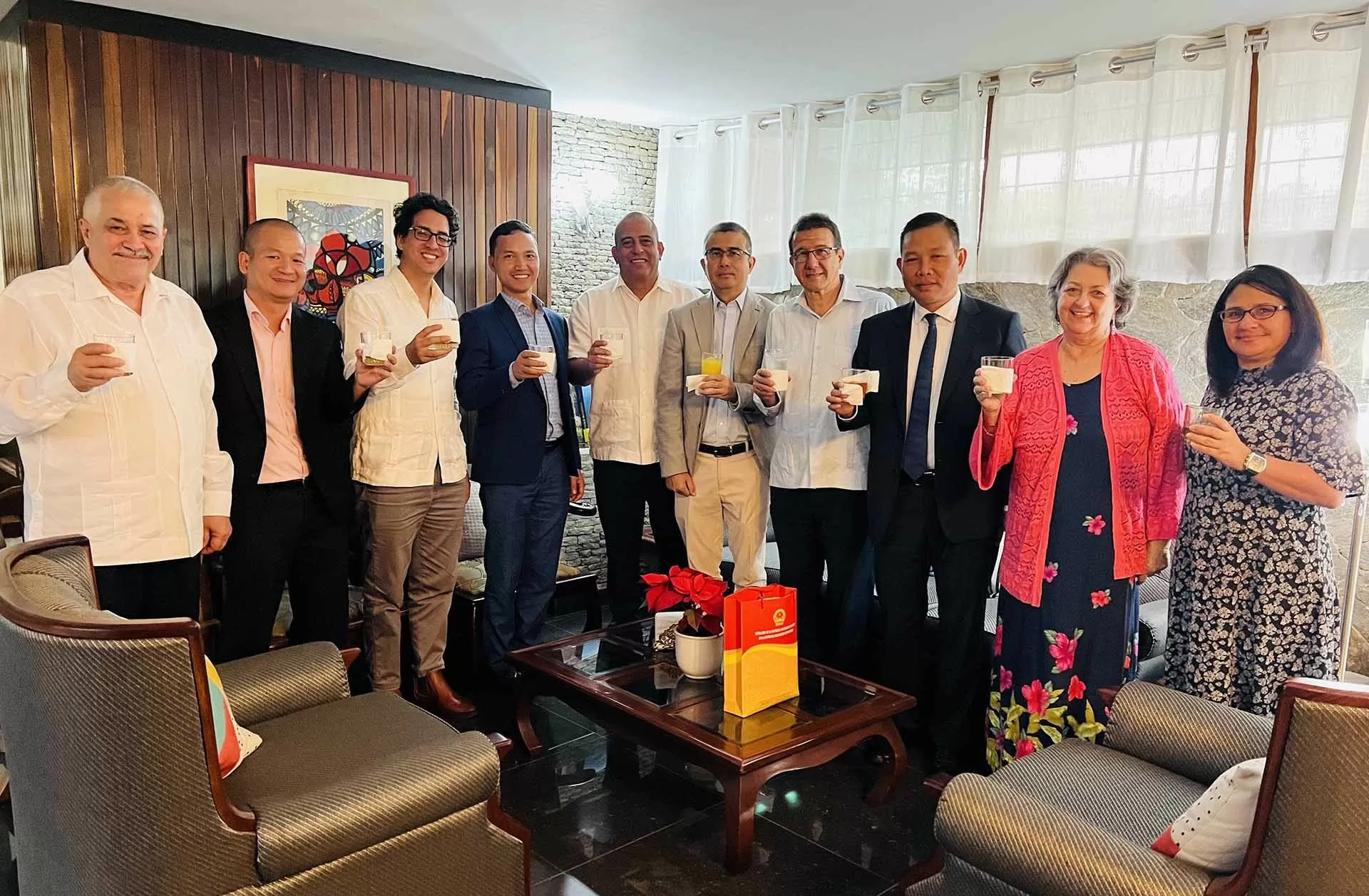 Đại sứ quán Việt Nam tại Venezuela chúc mừng Quốc khánh Cuba Đại sứ quán Việt Nam tại Venezuela chúc mừng Quốc khánh Cuba