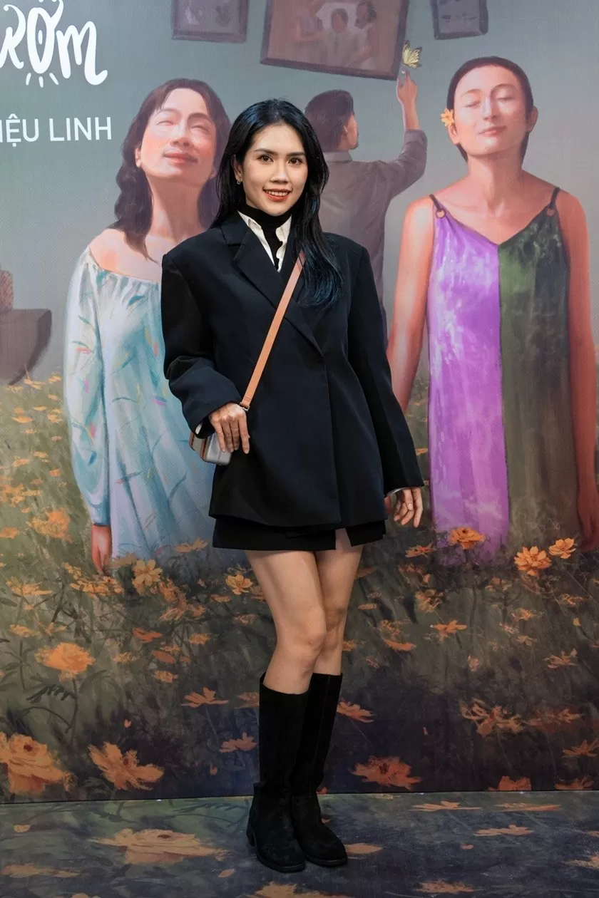 Phim 'Hoa trên cánh bướm' ra rạp Việt, nghệ sĩ Tú Oanh rạng rỡ bên đồng nghiệp Phim 'Hoa trên cánh bướm' ra rạp Việt, nghệ sĩ Tú Oanh rạng rỡ bên đồng nghiệp