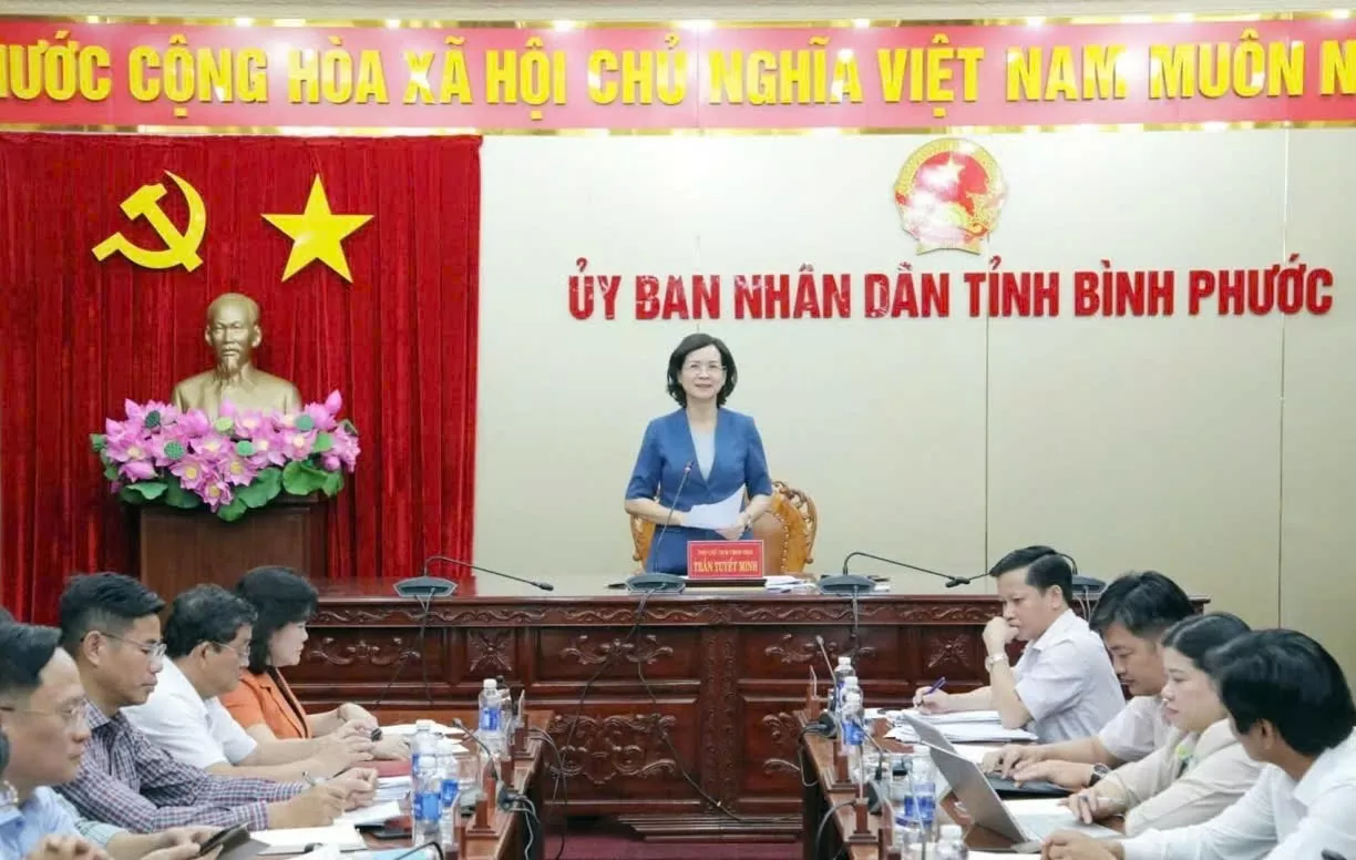Ủy viên Ban Thường vụ Tỉnh ủy, Phó Chủ tịch UBND tỉnh Trần Tuyết Minh, Tổ trưởng Tổ công tác Trung Quốc đã chủ trì họp triển khai Quy chế hoạt động của Tổ công tác và kế hoạch của UBND tỉnh về tăng cường giao lưu, hợp tác, xúc tiến đầu tư, thương mại, du lịch với các địa phương và đối tác Trung Quốc. Ủy viên Ban Thường vụ Tỉnh ủy, Phó Chủ tịch UBND tỉnh Trần Tuyết Minh, Tổ trưởng Tổ công tác Trung Quốc đã chủ trì họp triển khai Quy chế hoạt động của Tổ công tác và kế hoạch của UBND tỉnh về tăng cường giao lưu, hợp tác, xúc tiến đầu tư, thương mại, du lịch với các địa phương và đối tác Trung Quốc.