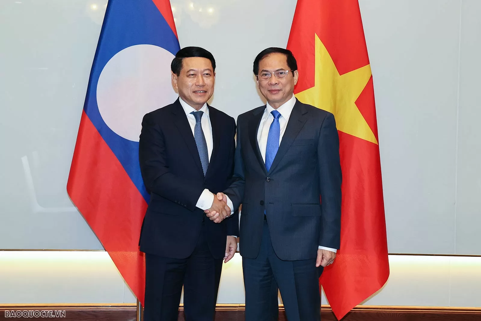 Ngày 31/12/2024, Phó Thủ tướng, Bộ trưởng Ngoại giao Bùi Thanh Sơn gặp Phó Thủ tướng Lào Saleumxay Kommasith. (Ảnh: Xuân Dũng) Phó Thủ tướng, Bộ trưởng Ngoại giao Bùi Thanh Sơn làm việc với Phó Thủ tướng Lào Saleumxay Kommasith