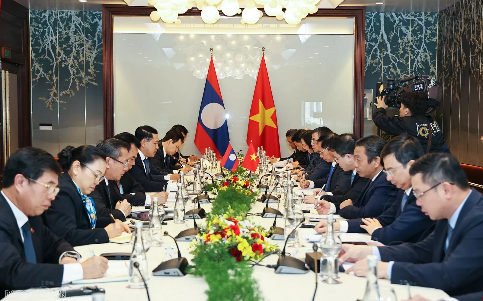 Ngày 31/12/2024, Phó Thủ tướng, Bộ trưởng Ngoại giao Bùi Thanh Sơn gặp Phó Thủ tướng Lào Saleumxay Kommasith. (Ảnh: Xuân Dũng) Ngày 31/12/2024, Phó Thủ tướng, Bộ trưởng Ngoại giao Bùi Thanh Sơn gặp Phó Thủ tướng Lào Saleumxay Kommasith. (Ảnh: Xuân Dũng)