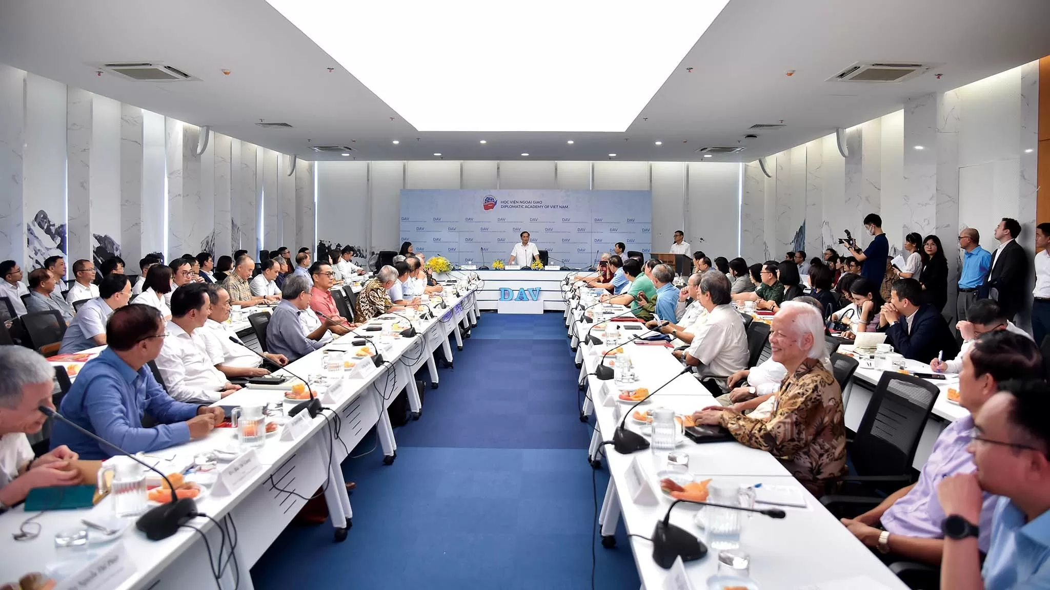 Đối ngoại Việt Nam trước khởi điểm lịch sử mới Đối ngoại Việt Nam trước khởi điểm lịch sử mới