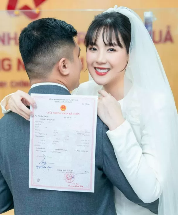 BTV Mai Ngọc công khai kết hôn với chồng mới. Ảnh: Facebook BTV Mai Ngọc công khai kết hôn với chồng mới. Ảnh: Facebook
