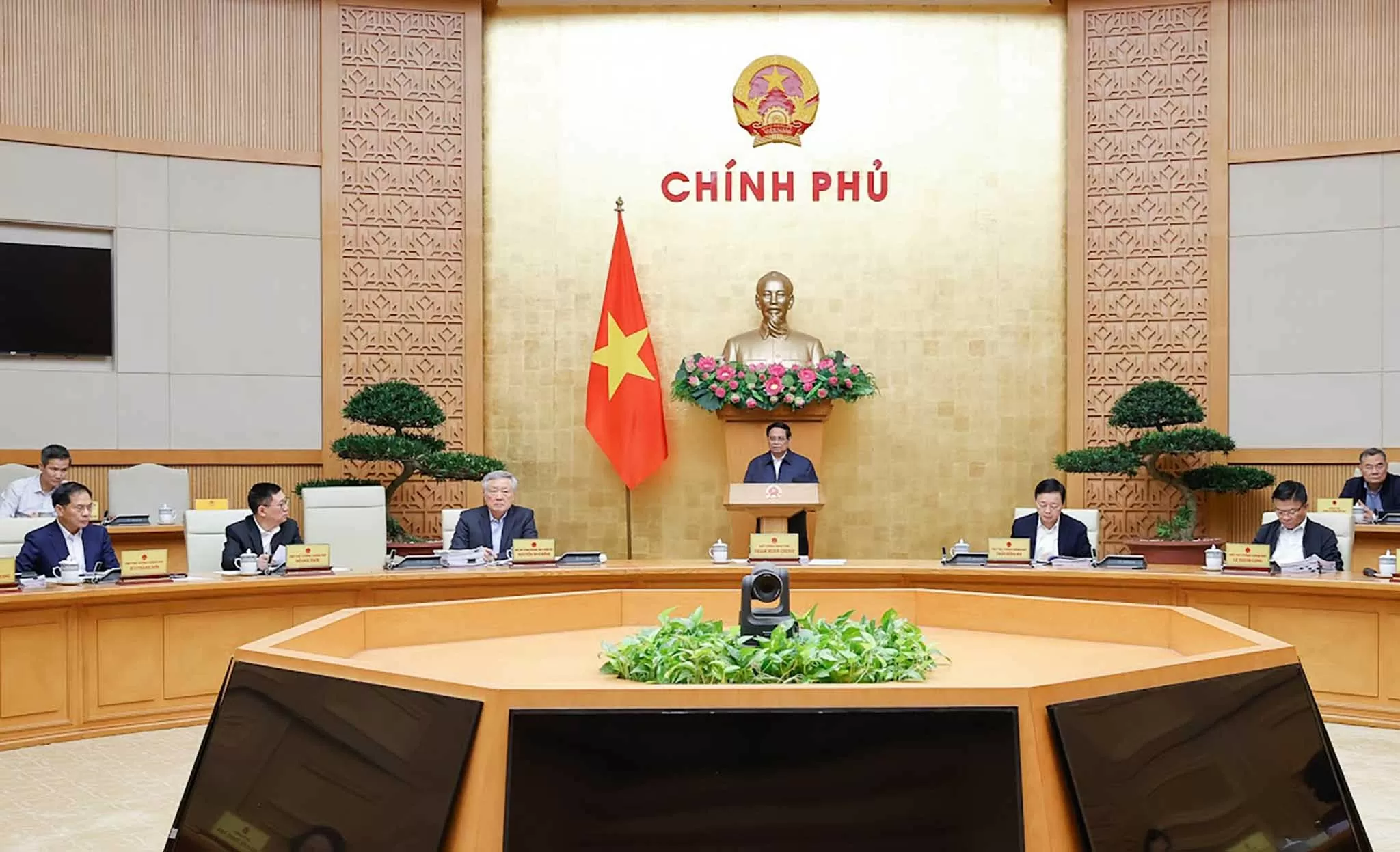 Đổi mới, sáng tạo, tăng tốc, bứt phá, đưa đất nước vững bước tiến vào Kỷ nguyên vươn mình, phát triển giàu mạnh, văn minh, thịnh vượng của dân tộc Đổi mới, sáng tạo, tăng tốc, bứt phá, đưa đất nước vững bước tiến vào Kỷ nguyên vươn mình, phát triển giàu mạnh, văn minh, thịnh vượng của dân tộc