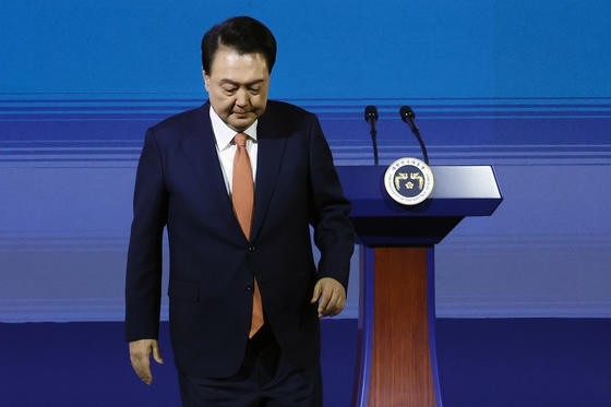 tong thong han quoc yoon suk yeol bi truy to ve toi kich dong noi loan