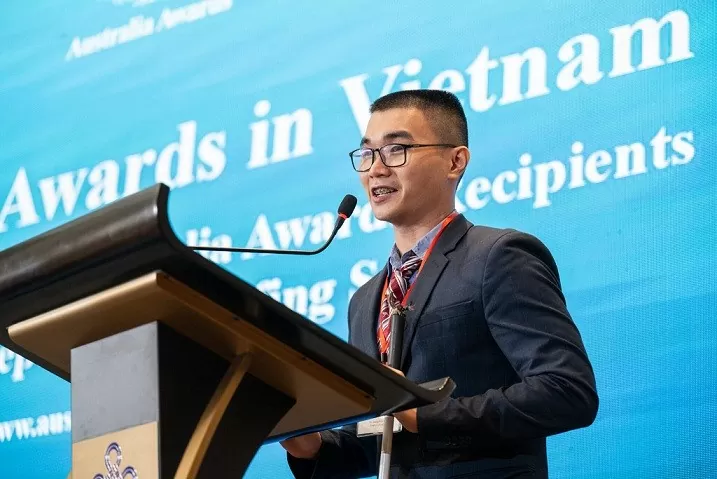 Ước mơ về một xã hội hòa nhập của chàng trai khiếm thị Ước mơ về một xã hội hòa nhập của chàng trai khiếm thị