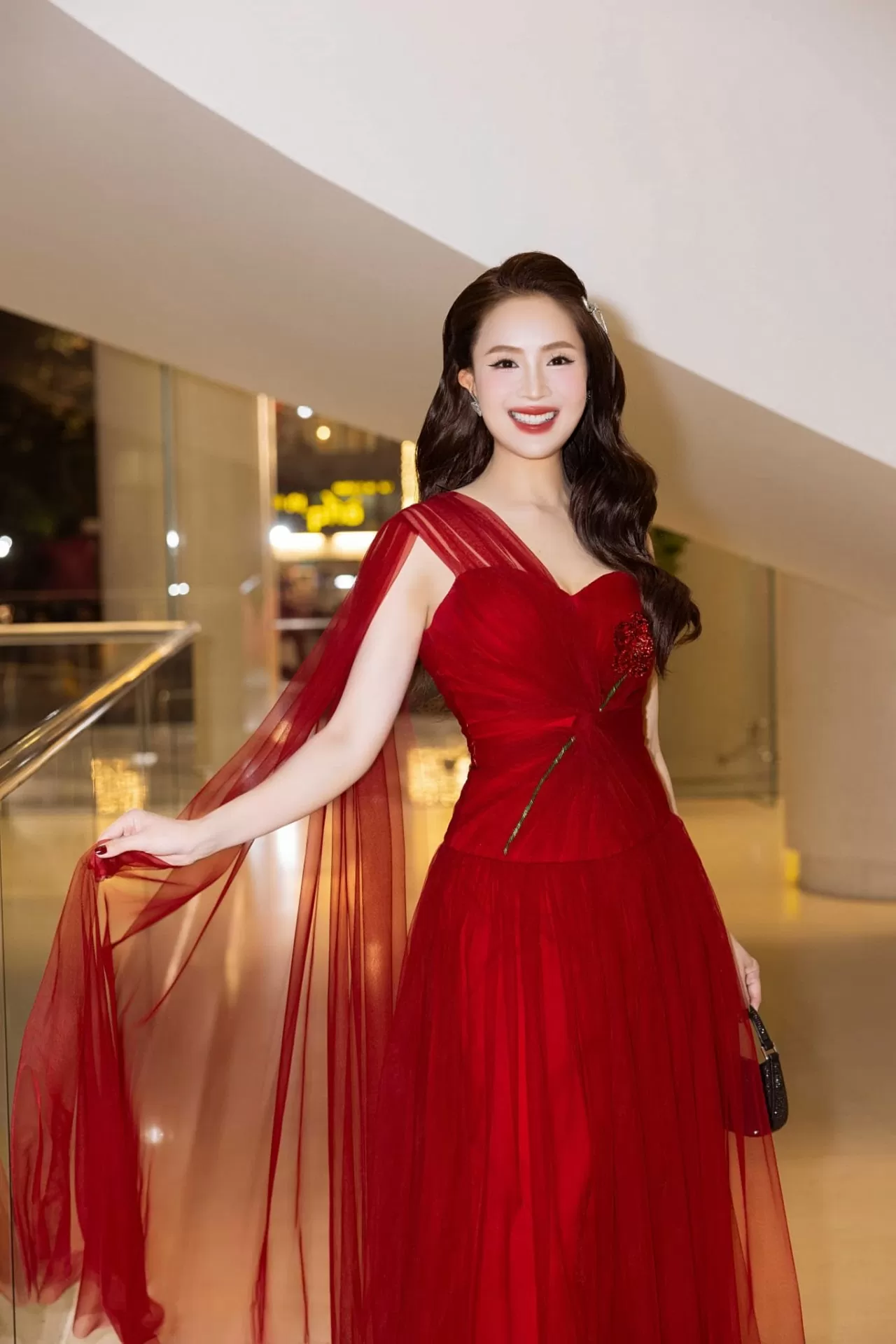 Diễn viên Hồng Diễm tỏa sáng Diễn viên Hồng Diễm tỏa sáng