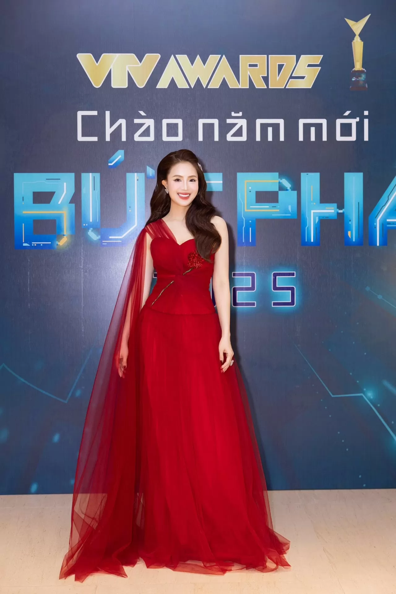 Diễn viên Hồng Diễm tỏa sáng Diễn viên Hồng Diễm tỏa sáng