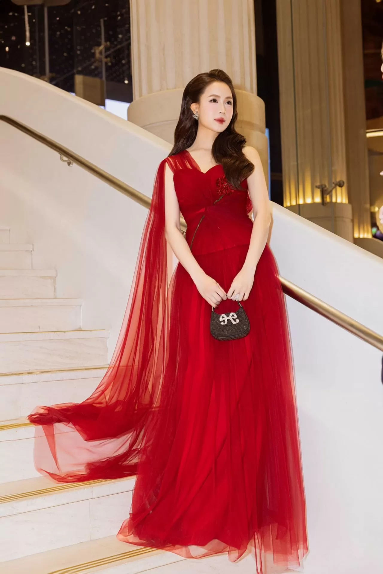 Diễn viên Hồng Diễm tỏa sáng Diễn viên Hồng Diễm tỏa sáng