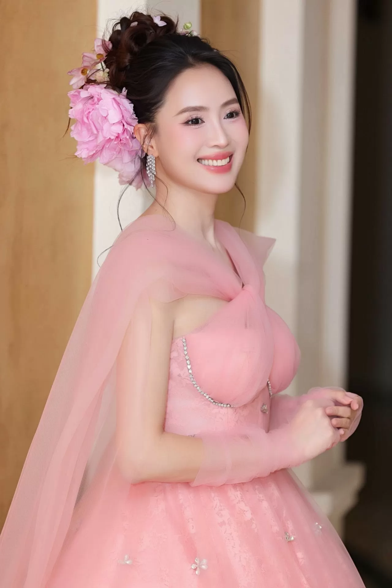 Diễn viên Hồng Diễm tỏa sáng Diễn viên Hồng Diễm tỏa sáng