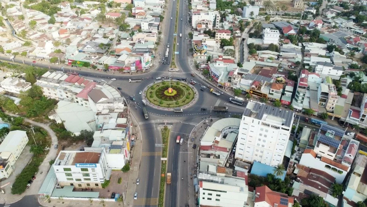 Năm 2023, Bình Phước vươn lên trở thành địa phương có tốc độ tăng trưởng kinh tế (GRDP) cao nhất vùng Đông Nam bộ với 8,34% Năm 2023, Bình Phước vươn lên trở thành địa phương có tốc độ tăng trưởng kinh tế (GRDP) cao nhất vùng Đông Nam bộ với 8,34%