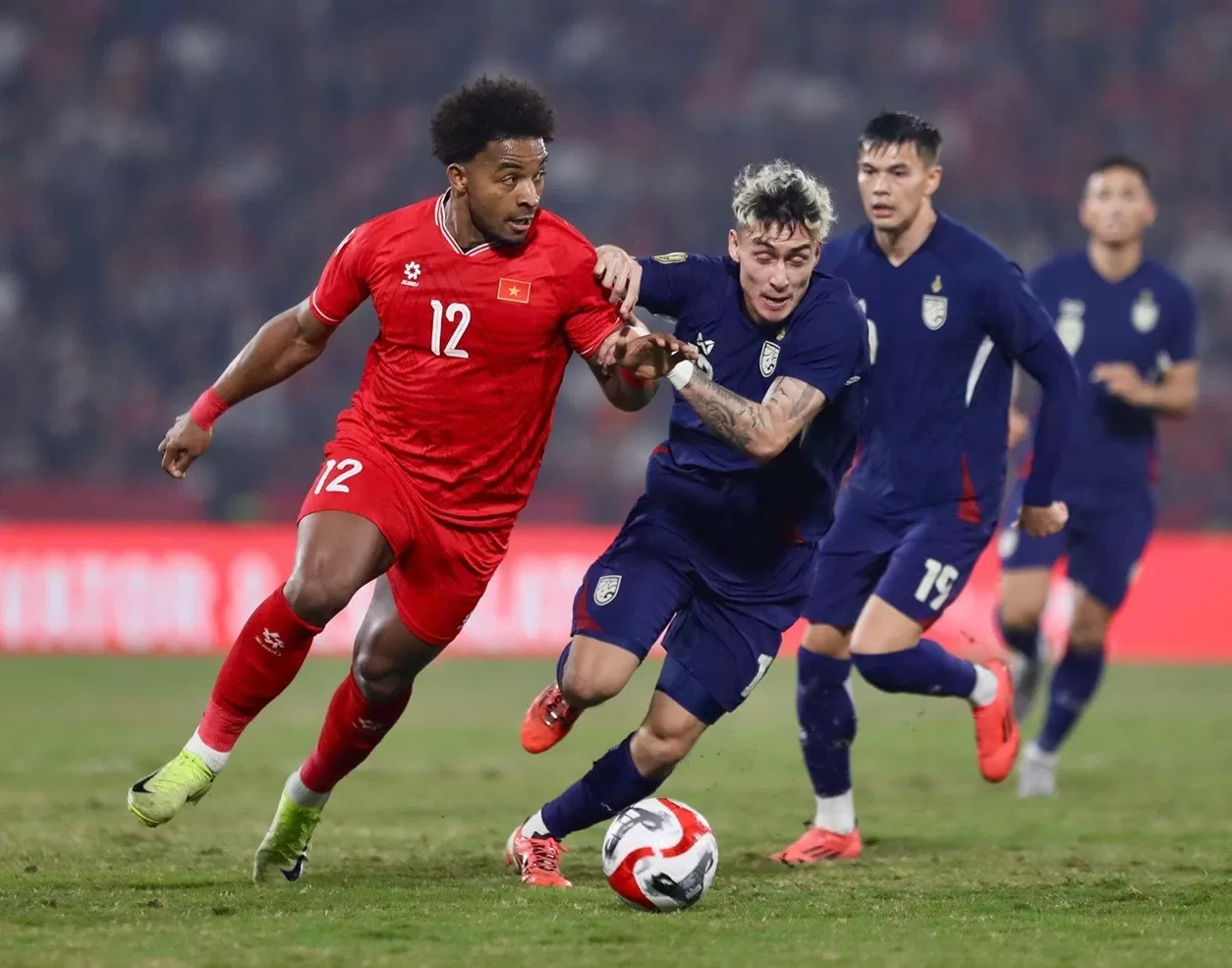 Xuân Son (áo đỏ) tạm dẫn đầu danh sách Vua phá lưới ASEAN Cup 2024. (Nguồn: VFF)